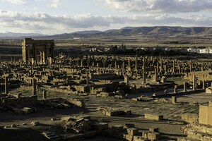 Тимгад / Thamugadi: Timgad; общий вид или раскопанный участок, римский период, археологическая зона или музейный контекст.