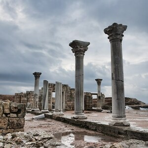 Roman Finds in Crimea: Chersonesos columns; visual evidence for the site, ancient and Roman-period context of the northern Black Sea.