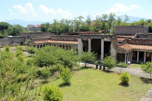 Оплонтис: Jardín Villa Poppaea 04; визуальный источник по памятнику, римский период, горизонт извержения 79 года н.э..