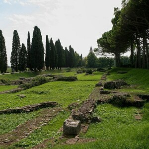 Aquileia: Binnenhafen von Aquileia; visual evidence for the site, Roman period, archaeological site or museum context.