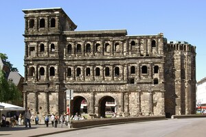 Трир / Augusta Treverorum: Trier Porta Nigra BW 3; визуальный источник по памятнику, римский период, археологическая зона или музейный контекст.