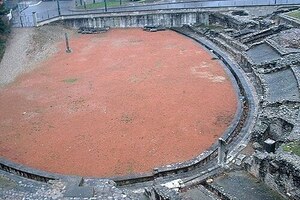 Лугдун / Лион: Amphiteatre Trois Gaules Lyon; визуальный источник по памятнику, римский период, археологическая зона или музейный контекст.
