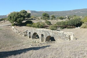 Баэло-Клаудия: Acueducto de Baelo Claudia; визуальный источник по памятнику, римский период, археологическая зона или музейный контекст.