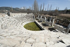 Афродисиада: Aphrodisias bouleuterion 4519; визуальный источник по памятнику, римский период, археологическая зона или музейный контекст.