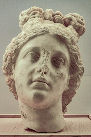 Сагаласс: Aphrodite Sagalassos Tongeren 01; визуальный источник по памятнику, римский период, археологическая зона или музейный контекст.
