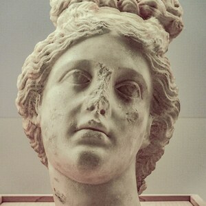 Сагаласс: Aphrodite Sagalassos Tongeren 01; визуальный источник по памятнику, римский период, археологическая зона или музейный контекст.