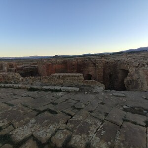 Тимгад / Thamugadi: The Ruins of Timgad (Thamugadi) – A Roman Colonial City in Algeria 34; визуальный источник по памятнику, римский период, археологическая зона или музейный контекст.