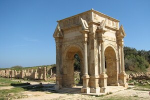 Лептис-Магна: Arch of Septimius Severus, Leptis Magna12; визуальный источник по памятнику, римский период, археологическая зона или музейный контекст.