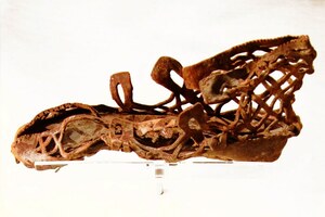 Виндоланда: Vindolanda Museum Sandal 2014; предмет материальной культуры или музейная находка, связанный с памятником, римский период или локальный археологический контекст.