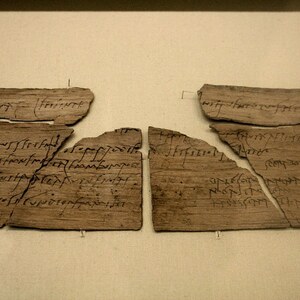 Виндоланда: Roman writing tablet 03; предмет материальной культуры или музейная находка, связанный с памятником, римский период или локальный археологический контекст.