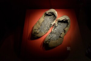 Виндоланда: Vindolanda Roman shoes in the museum; предмет материальной культуры или музейная находка, связанный с памятником, римский период или локальный археологический контекст.