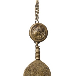 Bronze apron pendant, around 43–100 CE. London Museum; inv. 001450.
