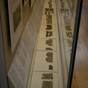 Виндоланда: Vindolanda tablets 1; предмет материальной культуры или музейная находка, связанный с памятником, римский период или локальный археологический контекст.