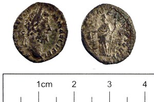 Корбридж / Coria: Roman Coin , Denarius of Commodus (FindID 197334); предмет материальной культуры или музейная находка, связанный с памятником, римский период или локальный археологический контекст.