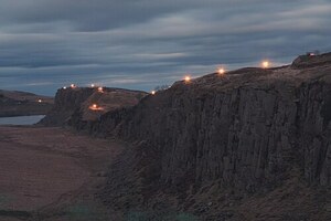 Вал Адриана: Beacons lit along Hadrians Wall (geograph 4917923); археологический вид, находка или музейный контекст, связанный с памятником, римский период или локальный археологический контекст.