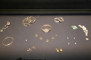 Camulodunum / Colchester: Fenwick Treasure 02; archaeological view, find or museum context connected with the site, Roman period or local archaeological context.