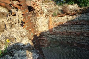 Camulodunum / Colchester: Camulodunum Roman Wall, Colchester; archaeological view, find or museum context connected with the site, Roman period or local archaeological context.