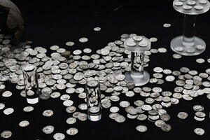 Иска Августа / Кэрлеон: Caerleon, Roman Legionary Museum, Coin hoard purchased through the 1996 Treasure Act -...; предмет материальной культуры или музейная находка, связанный с памятником, римский период или локальный археологический контекст.