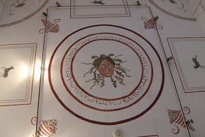 Арбея: Wall painting at Arbeia Roman Fort; археологический вид, находка или музейный контекст, связанный с памятником, римский период или локальный археологический контекст.