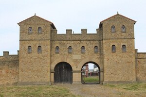 Арбея: Fort Romain Arbeia South Shields South Tyneside 2; предмет материальной культуры или музейная находка, связанный с памятником, римский период или локальный археологический контекст.
