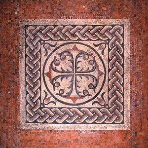 Лондиний: Londinium mosaic retouched; предмет материальной культуры или музейная находка, связанный с памятником, римский период или локальный археологический контекст.