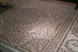 Лондиний: Roman mosaic london; предмет материальной культуры или музейная находка, связанный с памятником, римский период или локальный археологический контекст.
