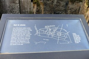 Лондиний: Information Board, Noble Street, London EC1 - geograph.org.uk - 1087884; археологический вид, находка или музейный контекст, связанный с памятником, римский период или локальный археологический контекст.