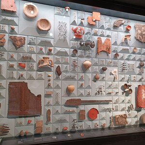 Лондиний: London Mithraeum 01; археологический вид, находка или музейный контекст, связанный с памятником, римский период или локальный археологический контекст.