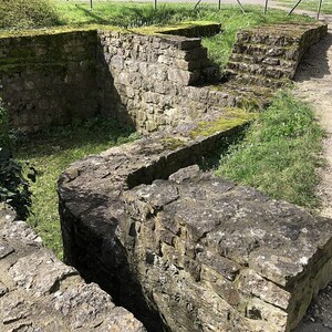 Виндонисса: Restaurierte Ruinen des Legionslagers Vindonissa; археологический вид, находка или музейный контекст, связанный с памятником, римский период или локальный археологический контекст.