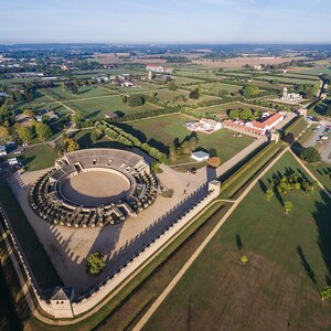 Колония Ульпия Траяна / Ксантен: Colonia Ulpia Traiana - Aerial views -0102; археологический вид, находка или музейный контекст, связанный с памятником, римский период или локальный археологический контекст.