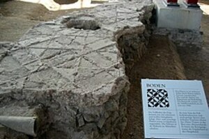 Колония Ульпия Траяна / Ксантен: Floor tiles (thermae, archaeological park Xanten, Germany, 2005-04-23); археологический вид, находка или музейный контекст, связанный с памятником, римский период или локальный археологический контекст.