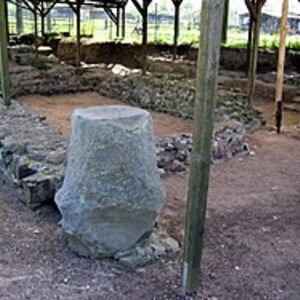 Колония Ульпия Траяна / Ксантен: Forumsbasilika remains (archaeological park Xanten, Germany, 2005-04-23); археологический вид, находка или музейный контекст, связанный с памятником, римский период или локальный археологический контекст.