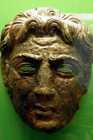 Заальбург: Calvary face helmet, Alexander type mask, Saalburg Roman Fort, Limes Germanicus, German...; предмет материальной культуры или музейная находка, связанный с памятником, римский период или локальный археологический контекст.