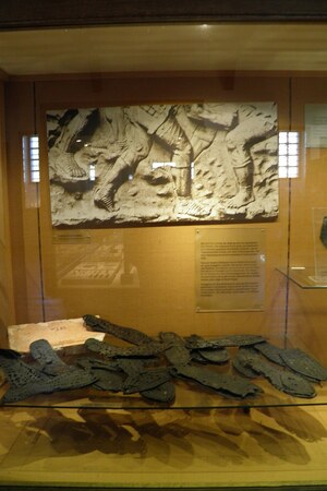 Заальбург: Roman shoes, Saalburgmuseum, Saalburg Roman Fort, Limes Germanicus, Germania (Germany); предмет материальной культуры или музейная находка, связанный с памятником, римский период или локальный археологический контекст.