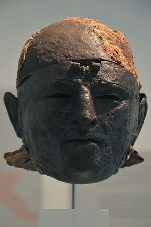 Неймеген / Noviomagus: Cavalry Face-Mask Helmet, found at Noviomagus (Kops Plateau), Museum het Valkhof, Nijme...; предмет материальной культуры или музейная находка, связанный с памятником, римский период или локальный археологический контекст.