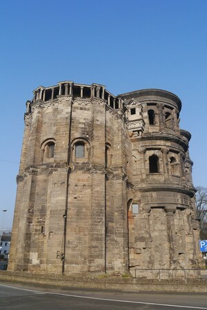 Трир / Augusta Treverorum: Trier Porta Nigra 05; археологический вид, находка или музейный контекст, связанный с памятником, римский период или локальный археологический контекст.