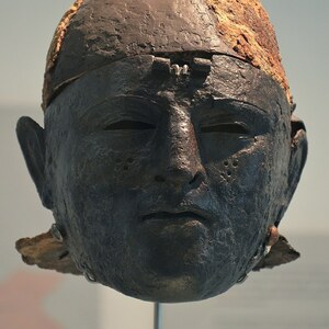 Неймеген / Noviomagus: Cavalry Face-Mask Helmet, found at Noviomagus (Kops Plateau), Museum het Valkhof, Nijme...; предмет материальной культуры или музейная находка, связанный с памятником, римский период или локальный археологический контекст.
