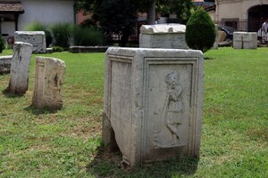 Viminacium: Roman monuments in front of the National Museums in Požarevac; archaeological view, find or museum context connected with the site, Roman period or local archaeological context.