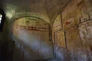 Остия Антика: Ostia Antica - House of the Painted Vaults - room 5 - west and south wall - 2; археологический вид, находка или музейный контекст, связанный с памятником, римский период или локальный археологический контекст.