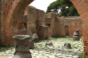 Остия Антика: Ostia antica-14; археологический вид, находка или музейный контекст, связанный с памятником, римский период или локальный археологический контекст.