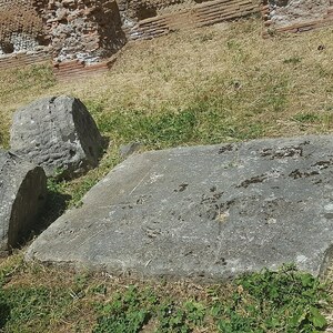 Портус: Column Base, Portus Romae; археологический вид, находка или музейный контекст, связанный с памятником, римский период или локальный археологический контекст.