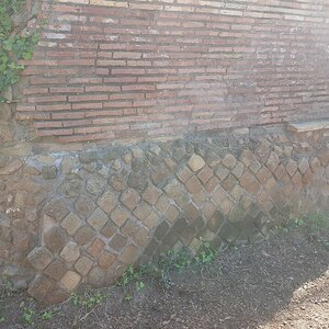 Портус: Opus Reticulatum and Brick; археологический вид, находка или музейный контекст, связанный с памятником, римский период или локальный археологический контекст.