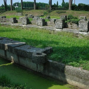 Aquileia: Aquilea quai; archaeological view, find or museum context connected with the site, Roman period or local archaeological context.