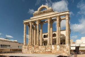 Августа Эмерита / Мерида: Temple of Diana in Mérida; археологический вид, находка или музейный контекст, связанный с памятником, римский период или локальный археологический контекст.