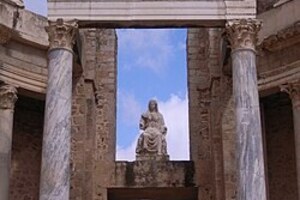 Августа Эмерита / Мерида: Ceres Teatro Romano Mérida - panoramio; археологический вид, находка или музейный контекст, связанный с памятником, римский период или локальный археологический контекст.