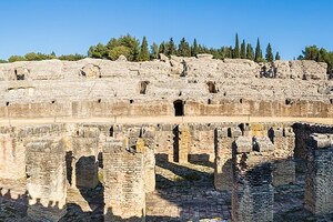 Италика: Anfiteatro de las ruinas romanas de Itálica, Santiponce, Sevilla, España, 2015-12-06, D...; археологический вид, находка или музейный контекст, связанный с памятником, римский период или локальный археологический контекст.