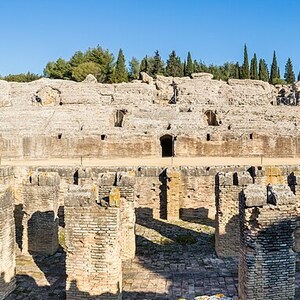 Italica: Anfiteatro de las ruinas romanas de Itálica, Santiponce, Sevilla, España, 2015-12-06, D...; archaeological view, find or museum context connected with the site, Roman period or local archaeological context.