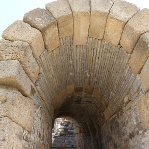 Баэло-Клаудия: Teatro romano de Baelo Claudia, Cádiz, España, 2016 06; археологический вид, находка или музейный контекст, связанный с памятником, римский период или локальный археологический контекст.