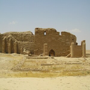 Дура-Европос: DuraEuropos-TempleOfBel; археологический вид, находка или музейный контекст, связанный с памятником, римский период или локальный археологический контекст.