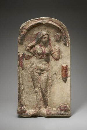Дура-Европос: Relief of Aphrodite in a niche; предмет материальной культуры или музейная находка, связанный с памятником, римский период или локальный археологический контекст.